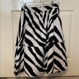 Express Midi Skirt with Pockets